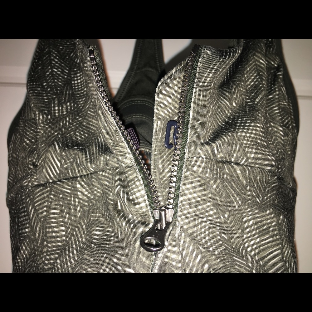 Lululemon Athletica CoolToStreet zip front bra sz4 - Picture 9 of 10